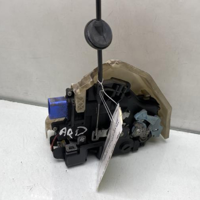 Serrure arriere droit VOLKSWAGEN GOLF 5 Photo n°3