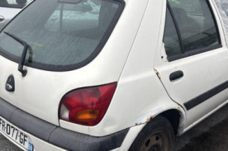 Serrure avant gauche FORD FIESTA 4