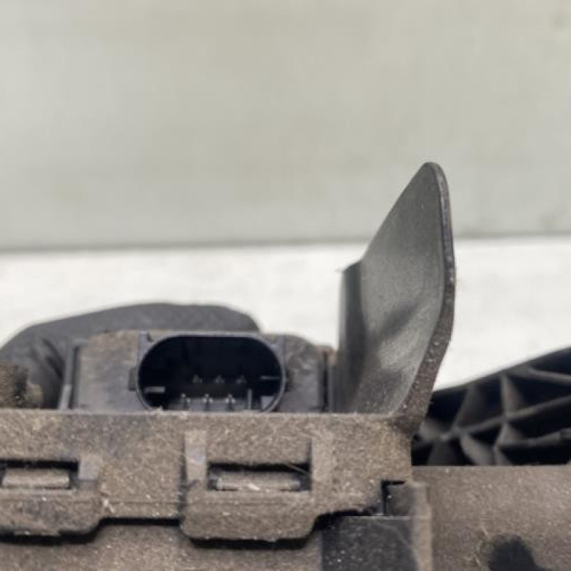 Pedale d'accelerateur BMW SERIE 1 F20 Photo n°5