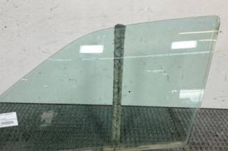 Vitre avant gauche PEUGEOT 406 Photo n°1