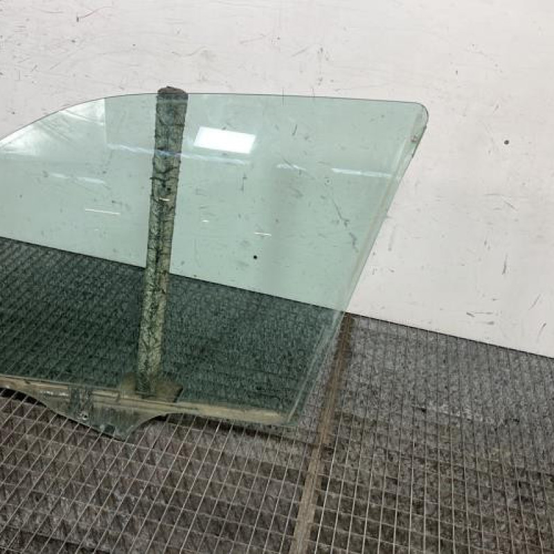 Vitre avant gauche PEUGEOT 406 Photo n°3