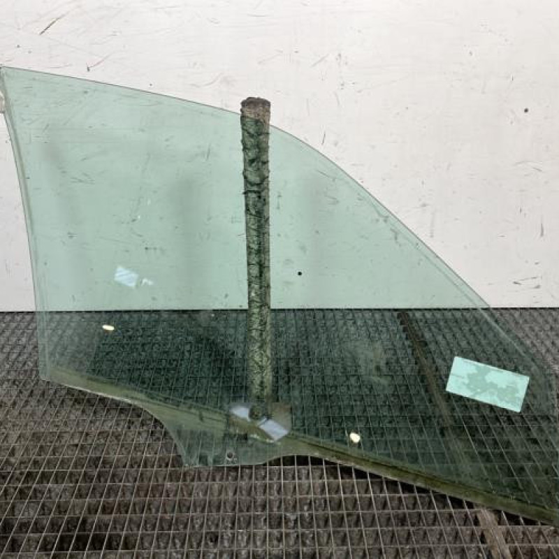 Vitre avant gauche PEUGEOT 406 Photo n°4