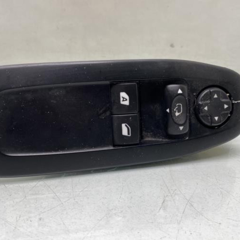 Interrupteur de leve vitre avant gauche PEUGEOT 2008 1 Photo n°1