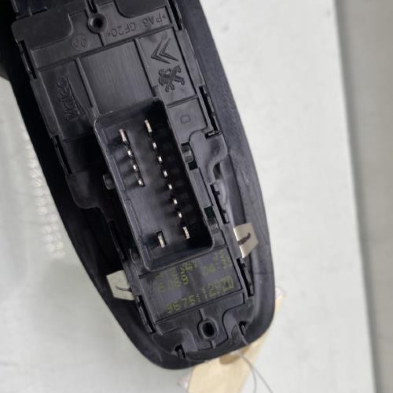 Interrupteur de leve vitre avant gauche PEUGEOT 2008 1 Photo n°3