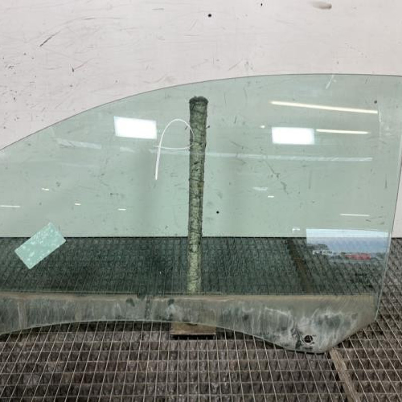 Vitre avant gauche RENAULT CLIO 3 Photo n°1