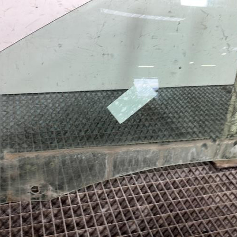 Vitre avant gauche RENAULT CLIO 3 Photo n°2