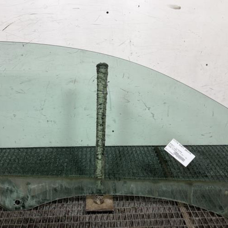 Vitre avant gauche RENAULT CLIO 3 Photo n°4