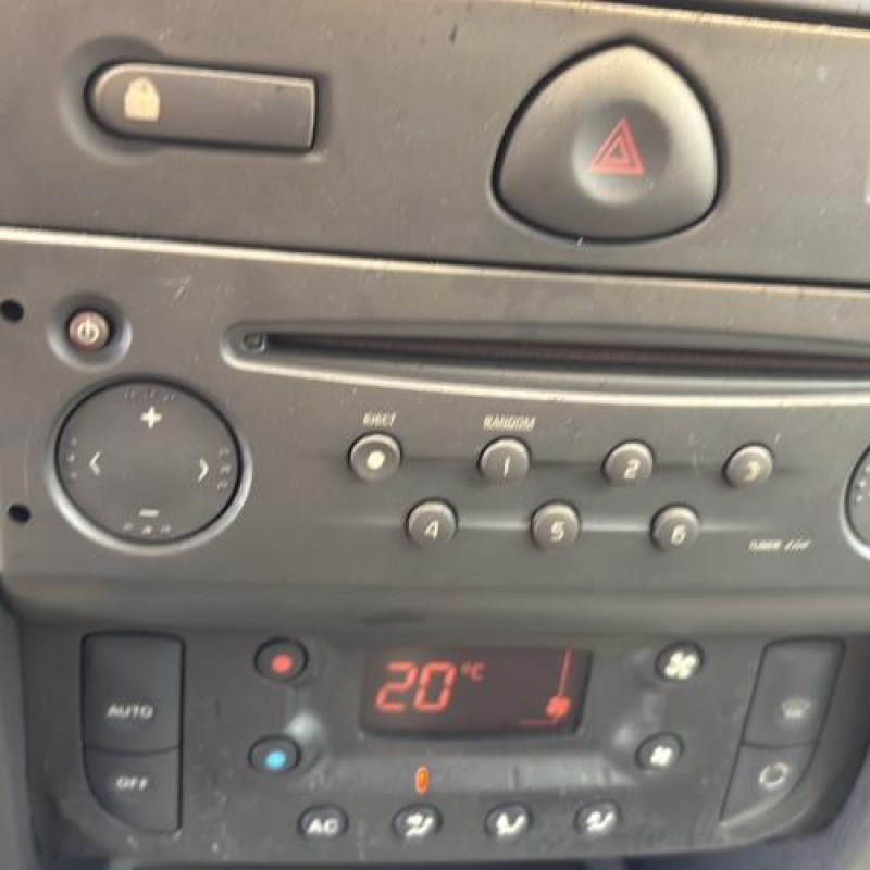 Fermeture de capot RENAULT CLIO 2 Photo n°18