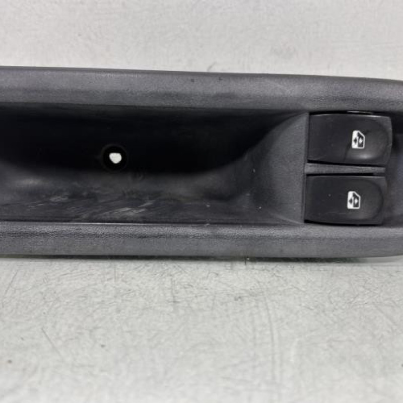 Interrupteur de leve vitre avant gauche RENAULT CLIO 3 Photo n°1