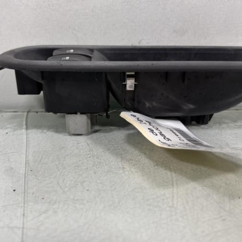 Interrupteur de leve vitre avant gauche RENAULT CLIO 3 Photo n°3