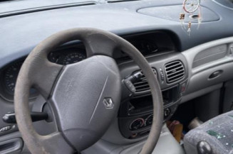 Serrure avant droit RENAULT SCENIC 1