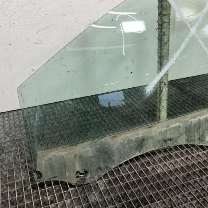 Vitre avant gauche RENAULT CLIO 3 Photo n°2