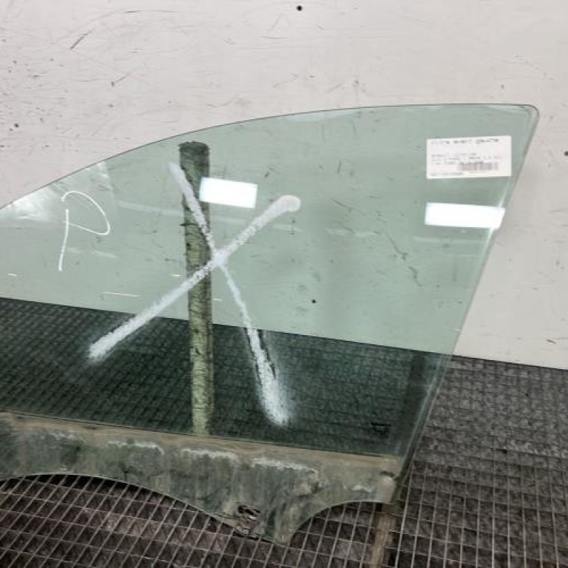 Vitre avant gauche RENAULT CLIO 3 Photo n°3