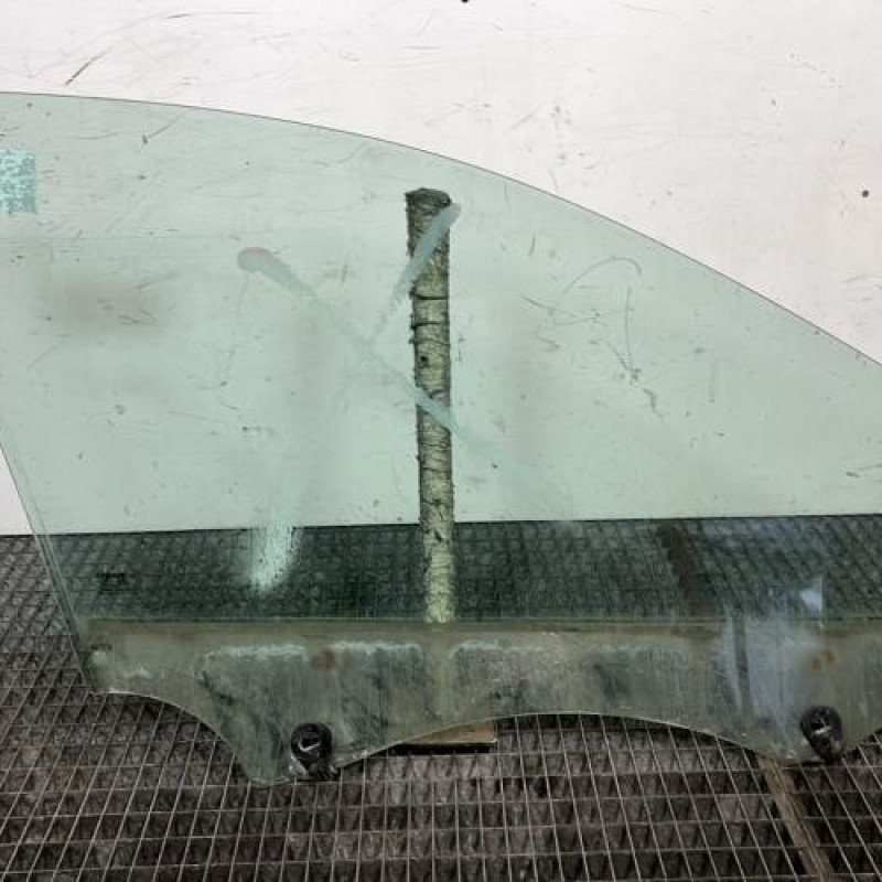 Vitre avant gauche RENAULT CLIO 3 Photo n°4