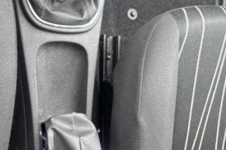 Custode avant gauche OPEL CORSA D