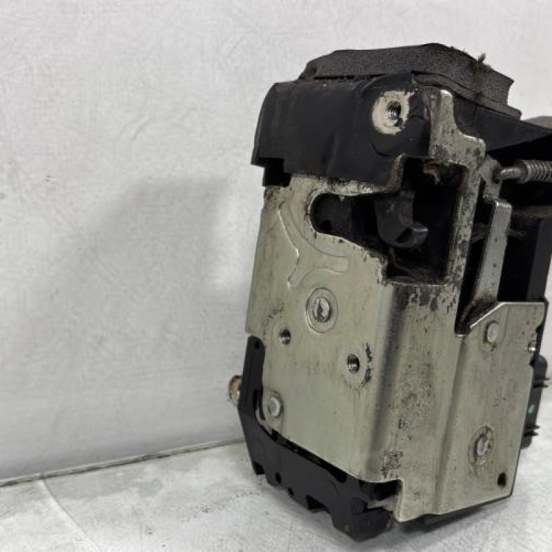 Serrure avant gauche FORD FIESTA 5 Photo n°1