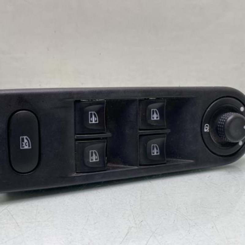 Interrupteur de leve vitre avant gauche RENAULT CAPTUR 1 Photo n°1