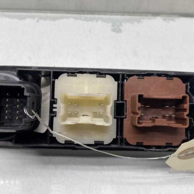 Interrupteur de leve vitre avant gauche RENAULT CAPTUR 1 Photo n°3