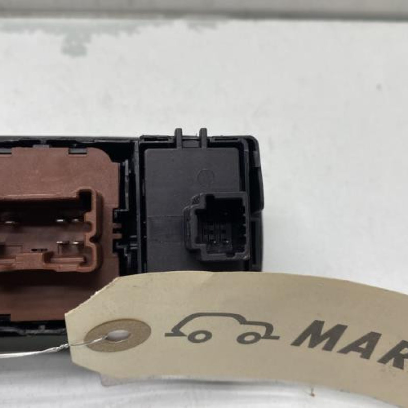 Interrupteur de leve vitre avant gauche RENAULT CAPTUR 1 Photo n°4