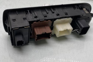 Interrupteur de leve vitre avant gauche RENAULT CAPTUR 1