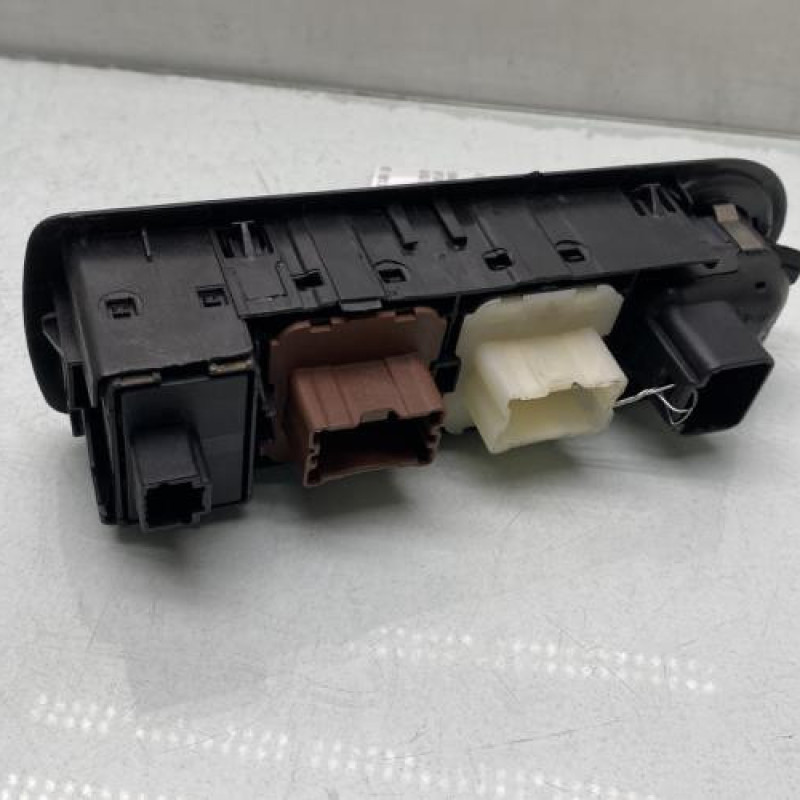 Interrupteur de leve vitre avant gauche RENAULT CAPTUR 1 Photo n°5