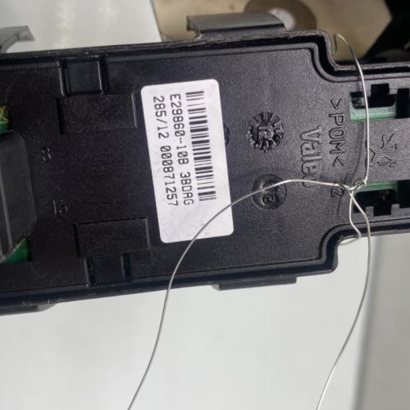 Interrupteur de leve vitre avant gauche PEUGEOT 207 Photo n°4