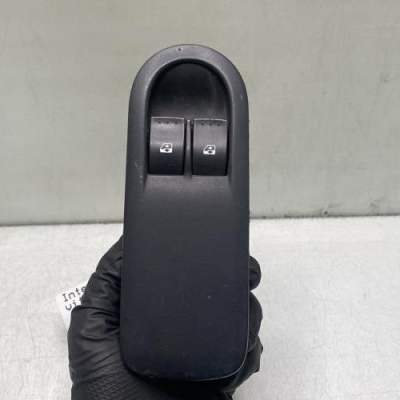 Interrupteur de leve vitre avant gauche RENAULT MEGANE 2 Photo n°1