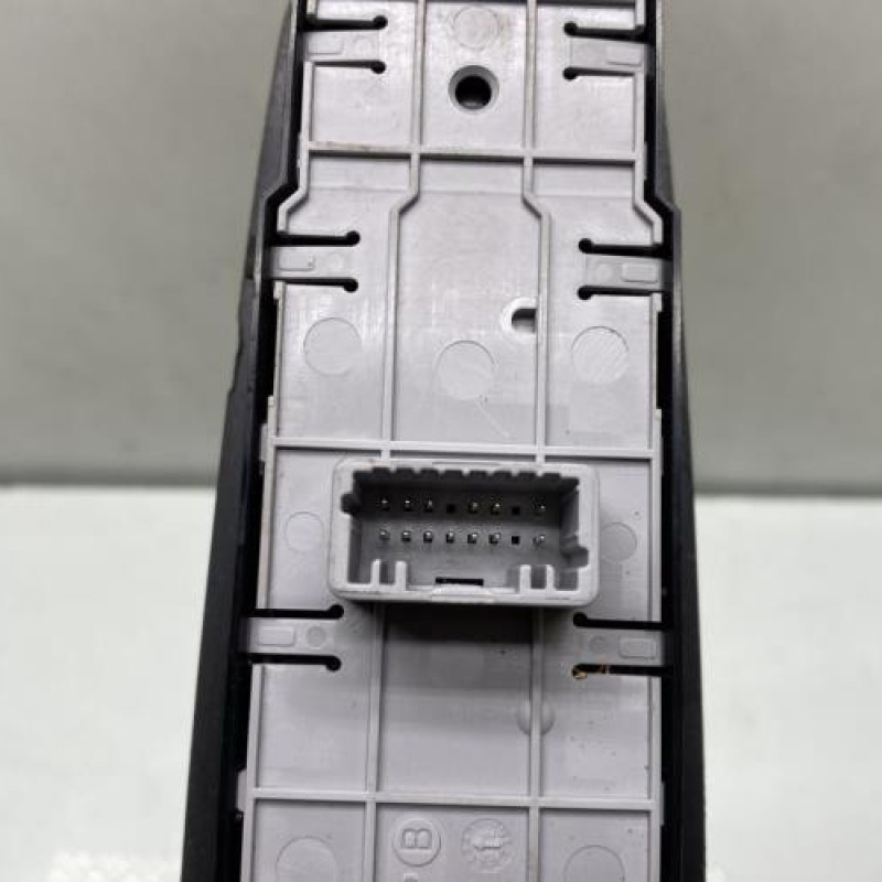 Interrupteur de leve vitre avant gauche RENAULT LATITUDE Photo n°3