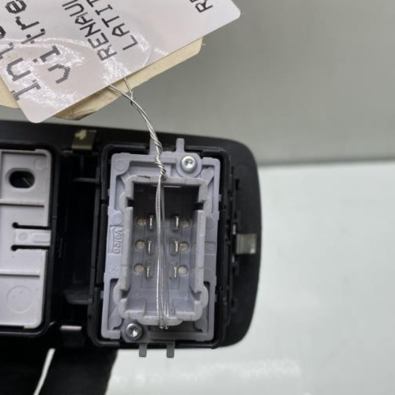 Interrupteur de leve vitre avant gauche RENAULT LATITUDE Photo n°4