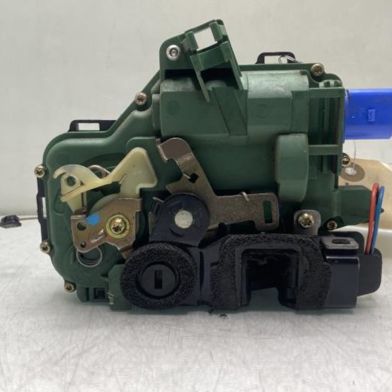 Serrure arriere gauche VOLKSWAGEN POLO 4 Photo n°2