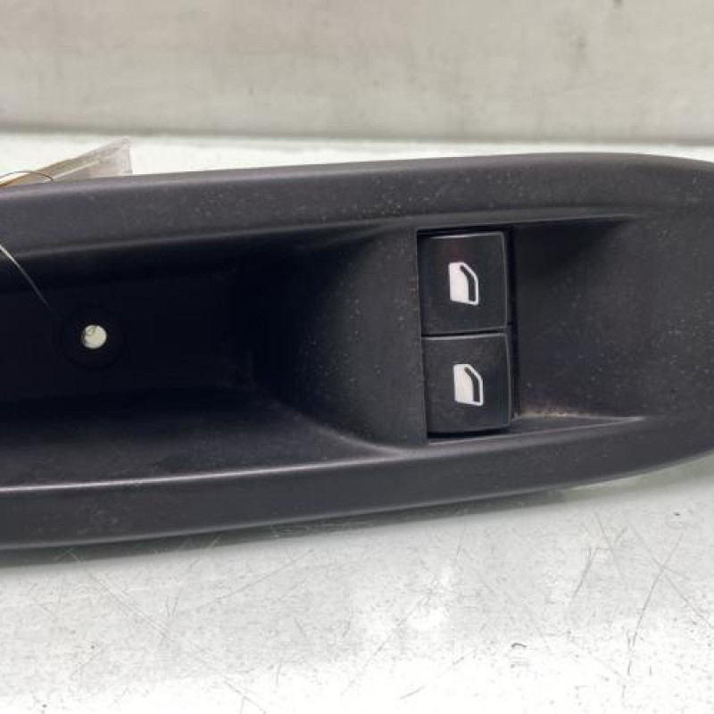 Interrupteur de leve vitre avant gauche PEUGEOT 208 1 Photo n°1