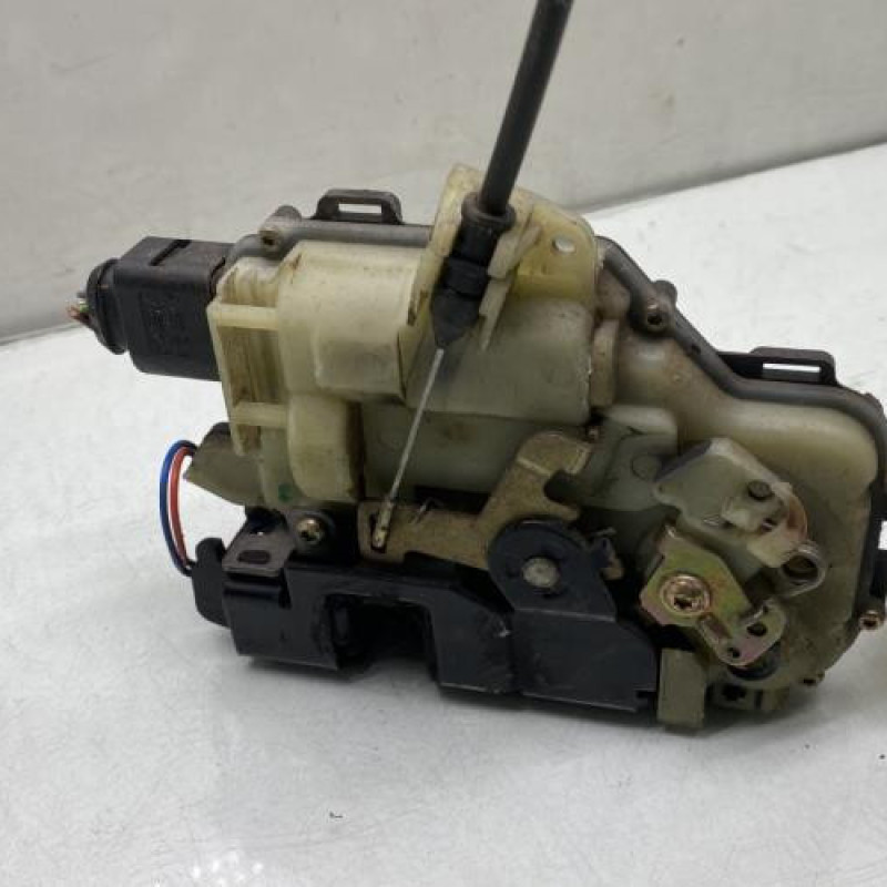 Serrure avant droit SKODA OCTAVIA 1 Photo n°3