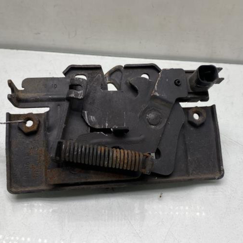 Fermeture de capot FORD FIESTA 6 Photo n°1