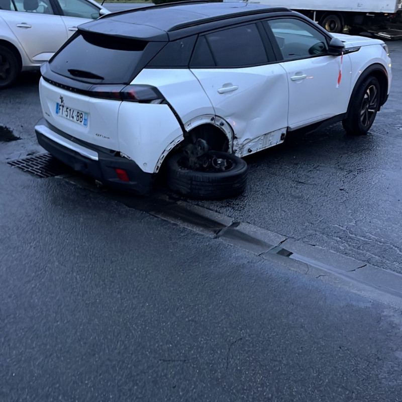 PEUGEOT 2008 2 PHASE 1 1.5 BLUE HDI - 16V TURBO Photo n°5