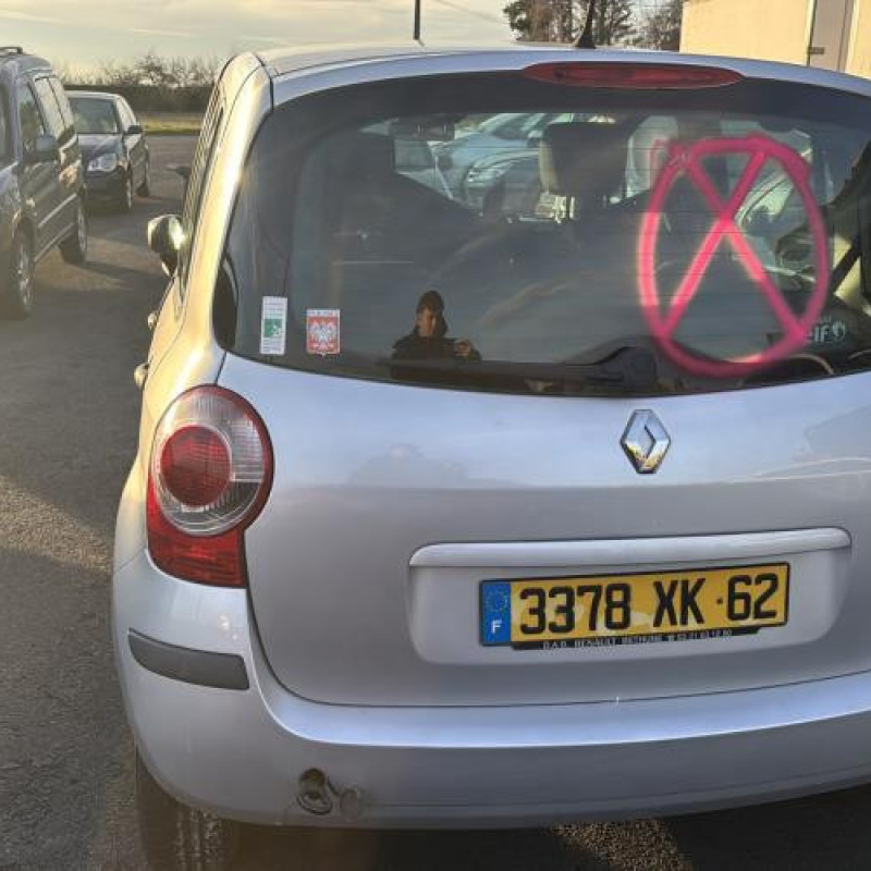 Reservoir essence RENAULT MODUS Photo n°5