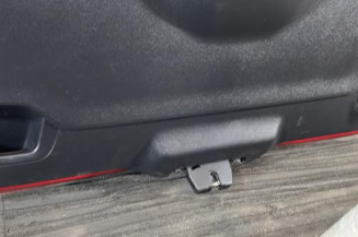 Malle/Hayon arriere PEUGEOT 208 1