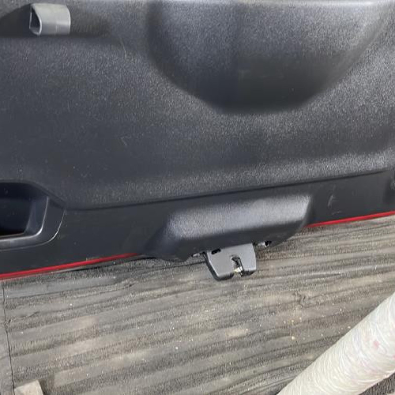 Malle/Hayon arriere PEUGEOT 208 1 Photo n°10