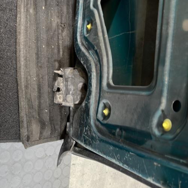 Porte de coffre droit RENAULT TRAFIC 2 Photo n°8