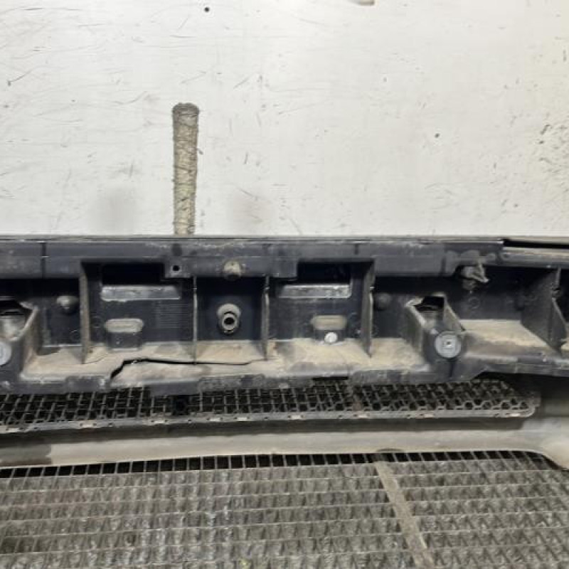 Pare choc arriere PEUGEOT 106 Photo n°5