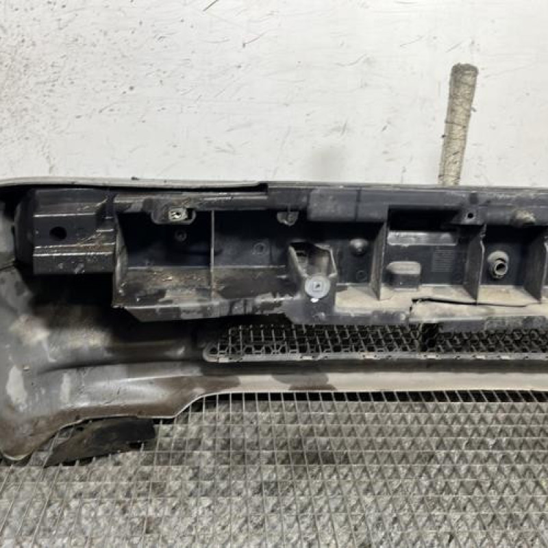 Pare choc arriere PEUGEOT 106 Photo n°6