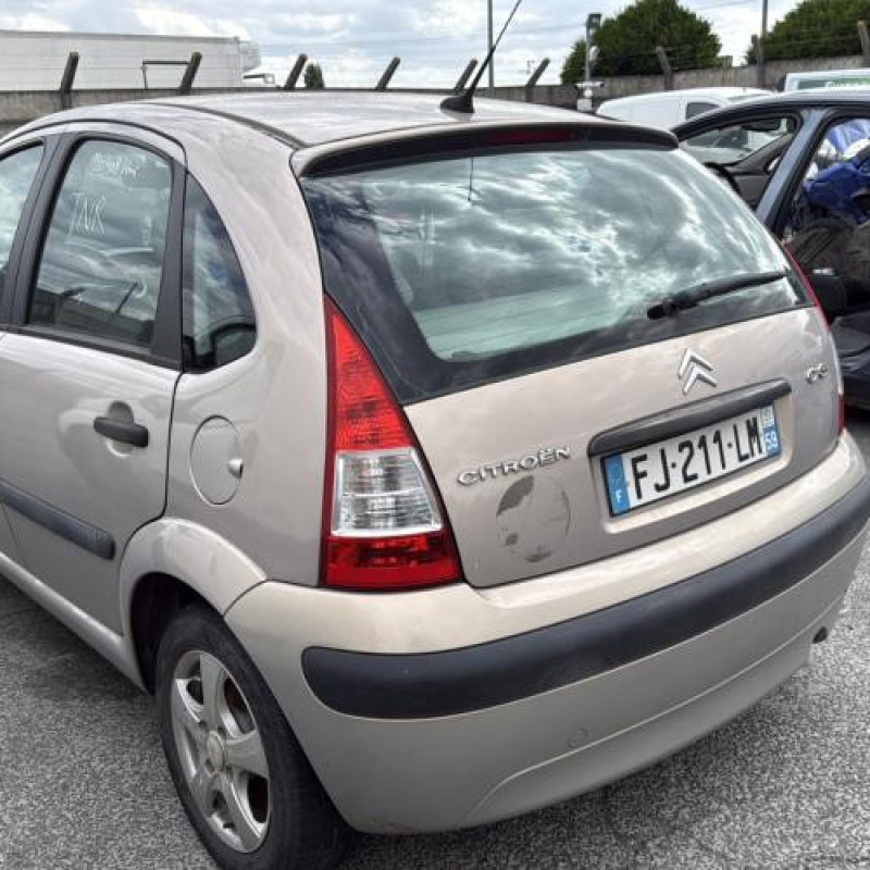 Pare boue avant droit CITROEN C3 1 Photo n°8