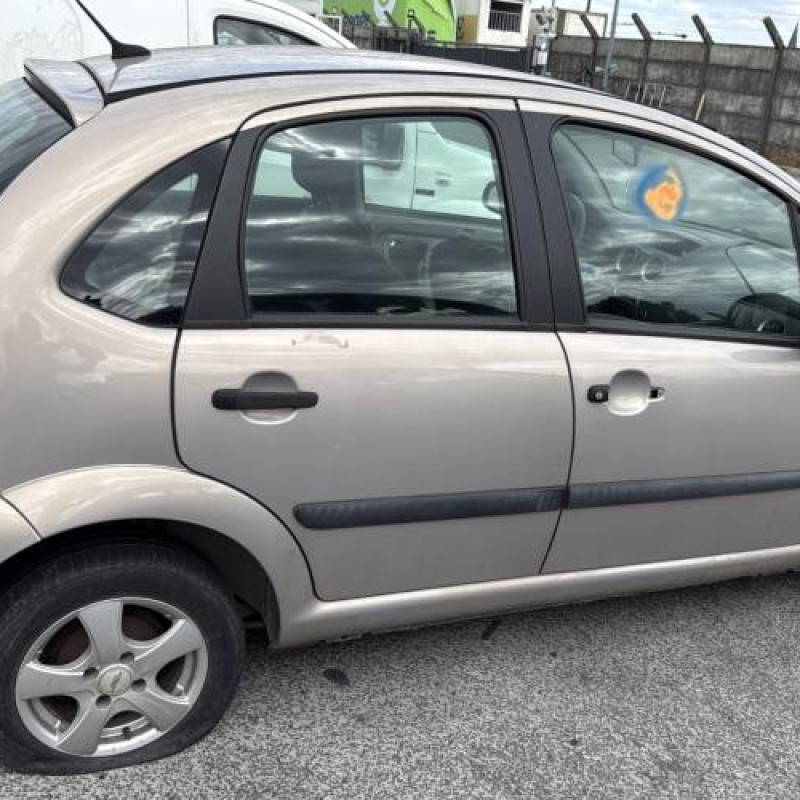 Pare boue avant droit CITROEN C3 1 Photo n°11