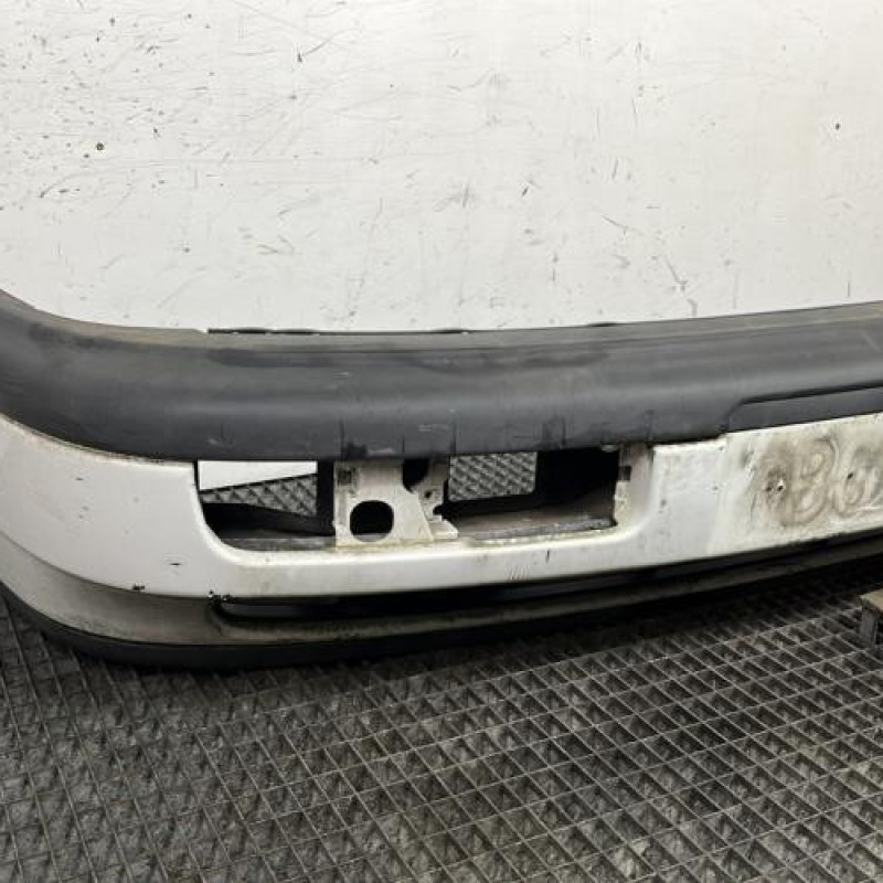 Pare choc avant VOLKSWAGEN PASSAT 3 Photo n°2