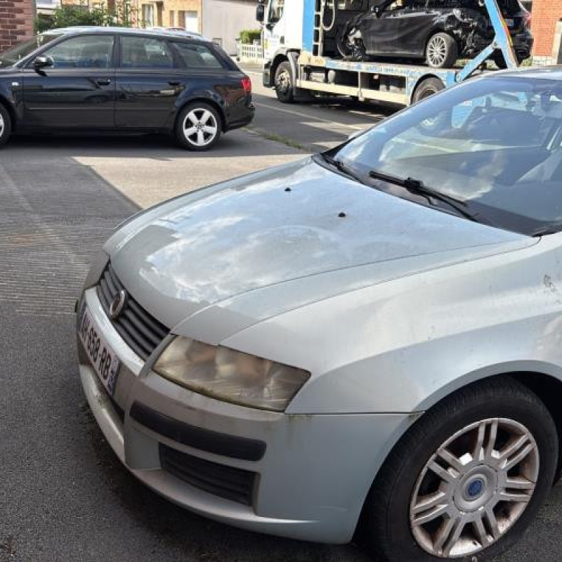 Pare choc avant FIAT STILO Photo n°7