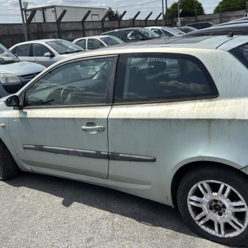 Pare choc avant FIAT STILO Photo n°14