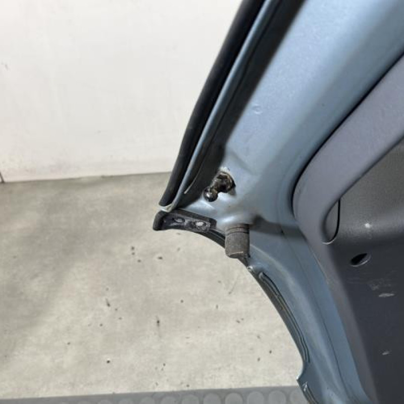 Malle/Hayon arriere KIA RIO 2 Photo n°9