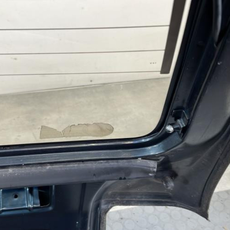 Malle/Hayon arriere PEUGEOT 205 Photo n°9