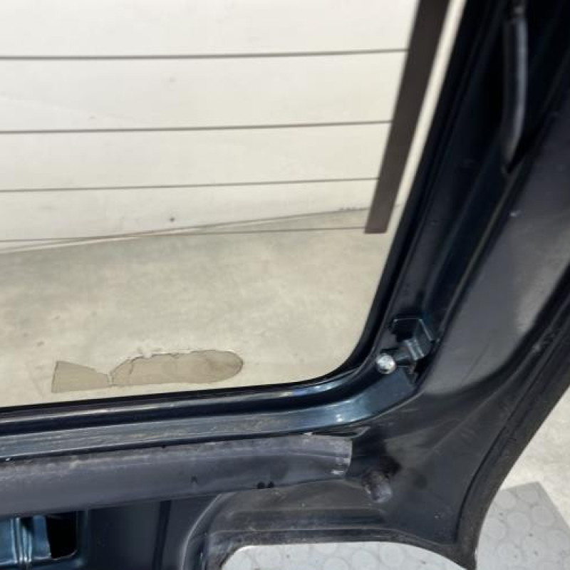 Malle/Hayon arriere PEUGEOT 205 Photo n°10