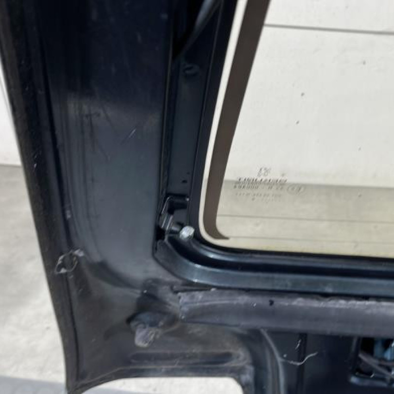 Malle/Hayon arriere PEUGEOT 205 Photo n°11