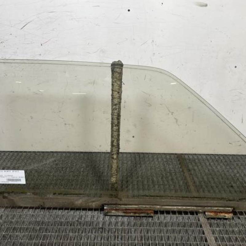 Vitre avant droit PEUGEOT 205 Photo n°1